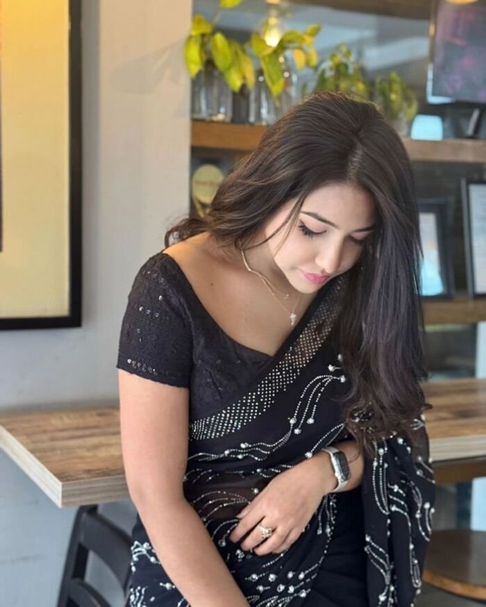 aethetic saree girl dp image hd