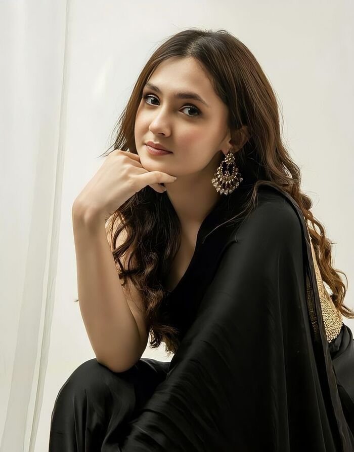 aethetics saree girl dp