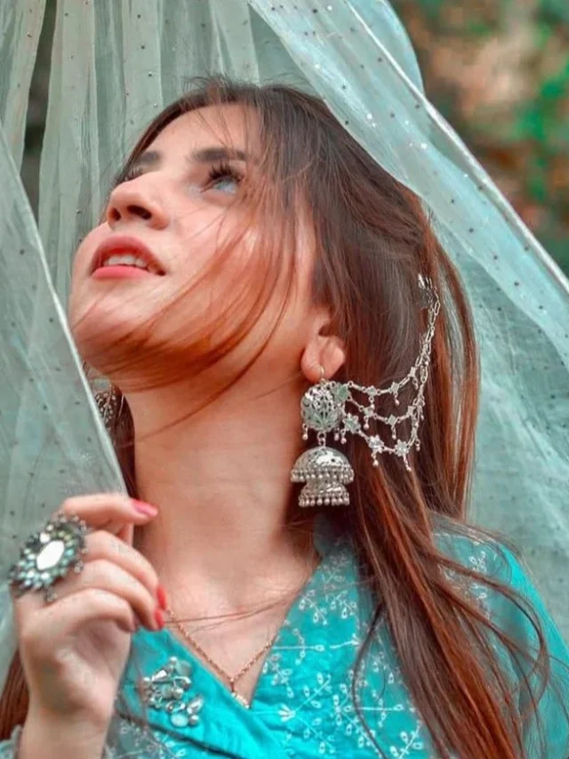 425+ Girl Earrings DP Images Stylish Elegant and Beautiful Looks
