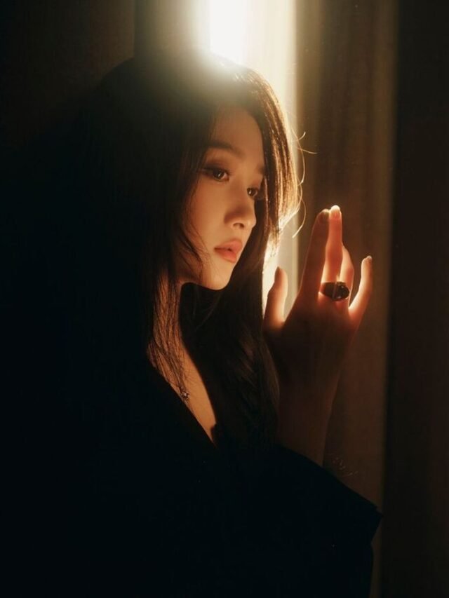 200+ Mood Off DP for Girl Images Emotional Stylish and Deep Looks