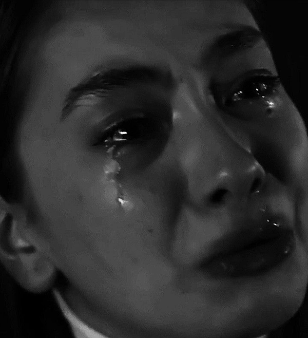 crying girl dp 12