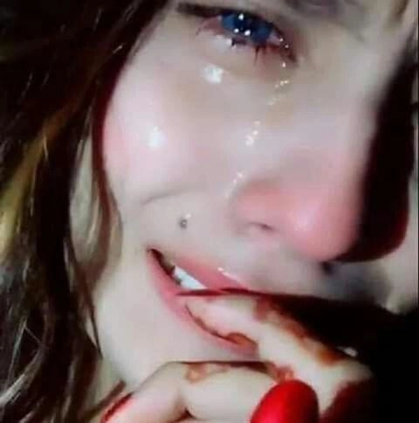 crying girl dp 22
