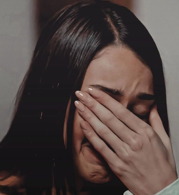 crying girl dp 23