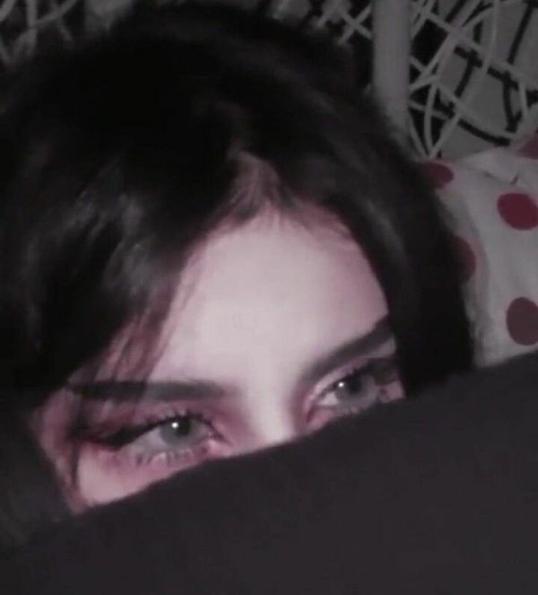 crying girl dp 24