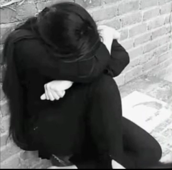 crying girl dp 27