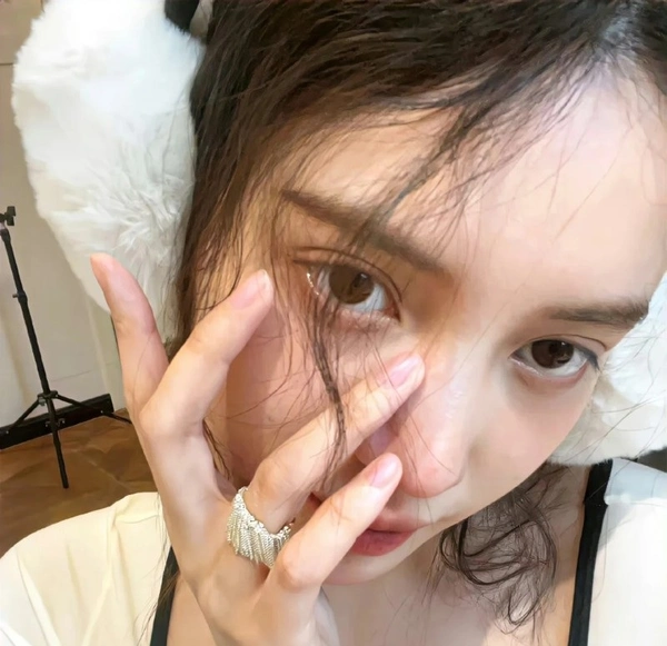cute girl pic for dp 19