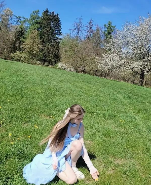 cute girl pic for dp 4