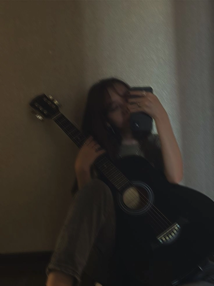 guitar girl dp 12