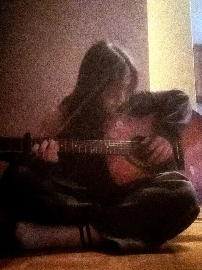guitar girl dp 14