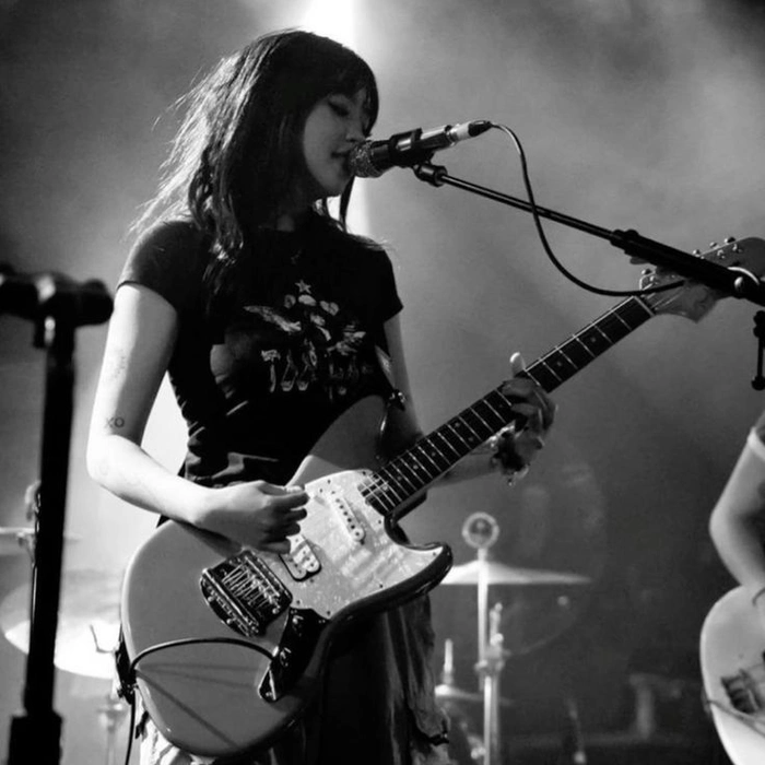 guitar girl dp 22