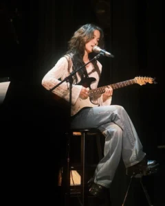 guitar girl dp 30