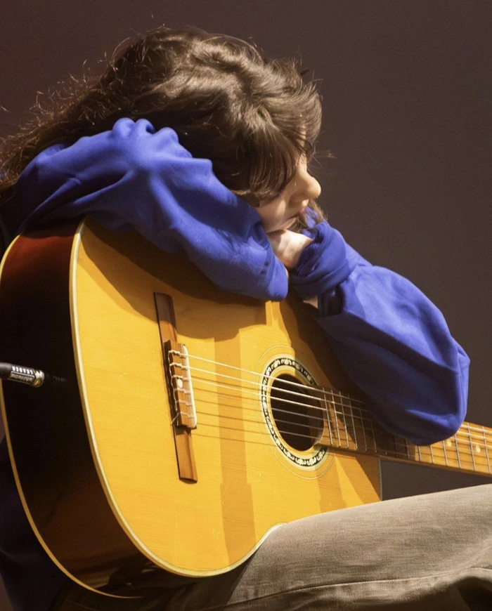guitar girl dp 31