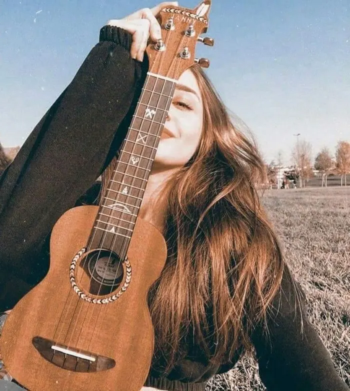 guitar girl dp 35