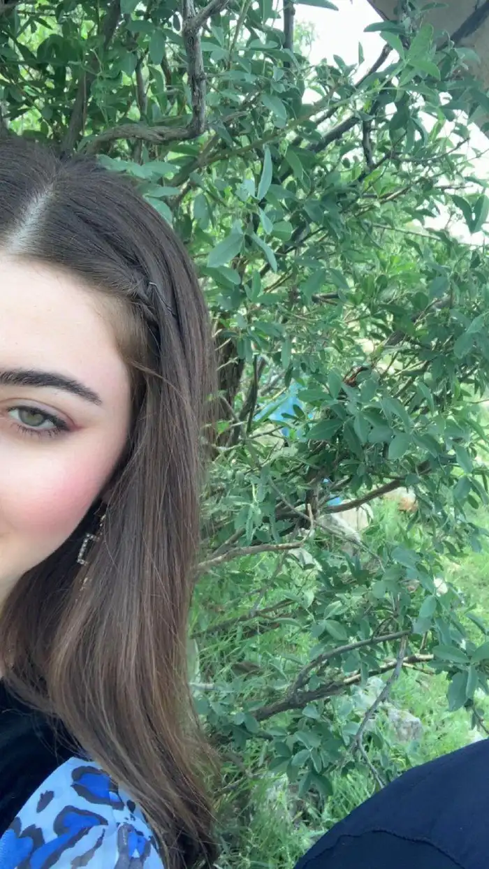 half face girl dp 4