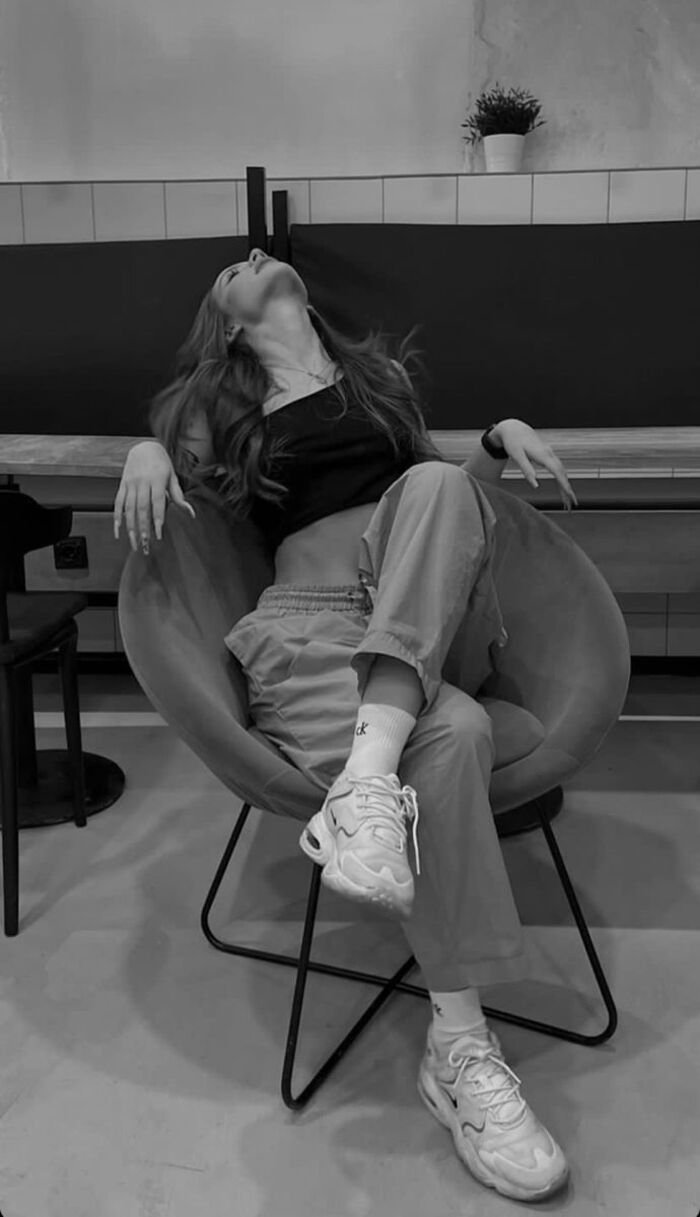 hd sad girl dp aethetics image