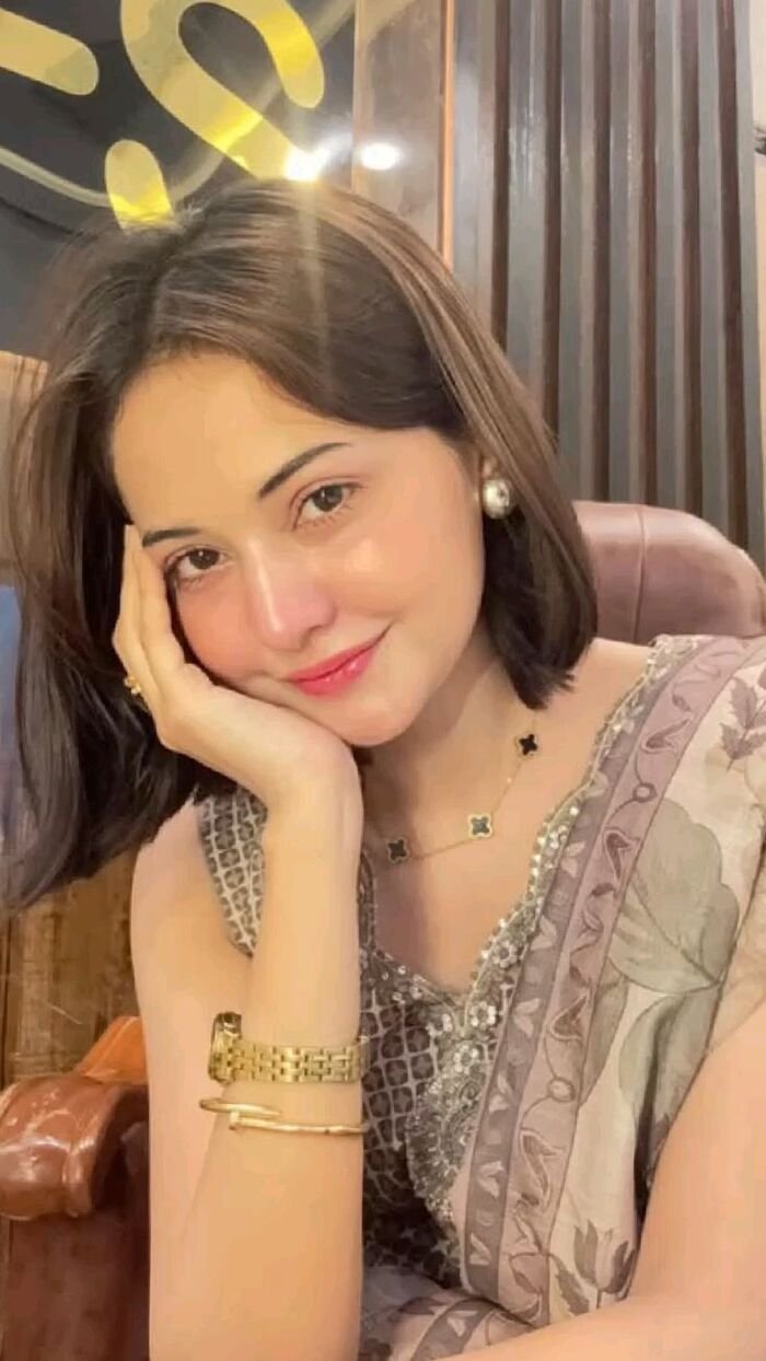 indian girl dp cute aethetic full hd