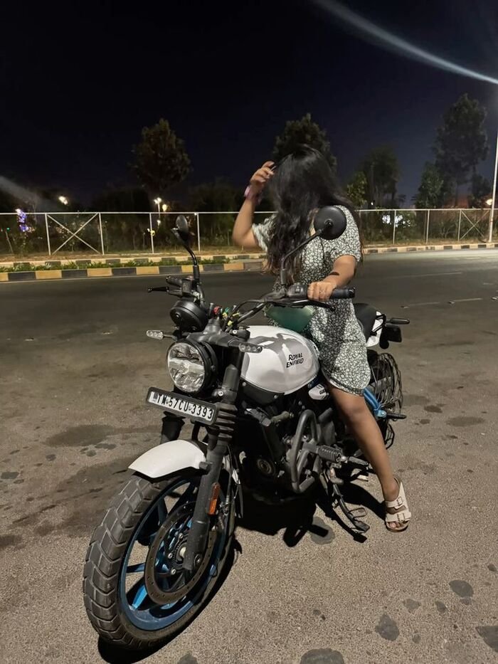 photo scooty girl dp aethetics