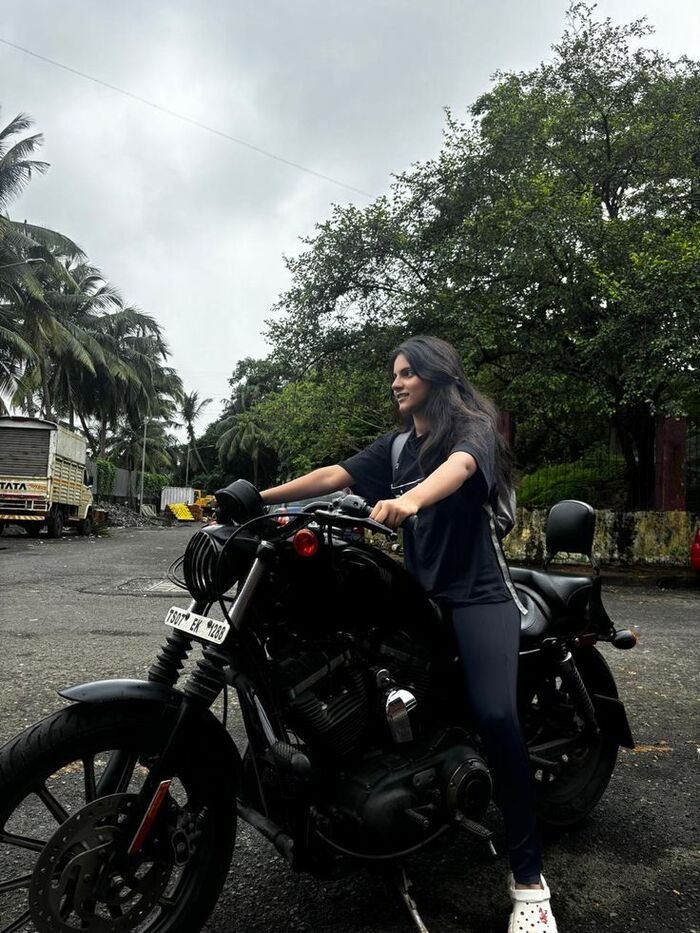 scooty girl dp image full hd