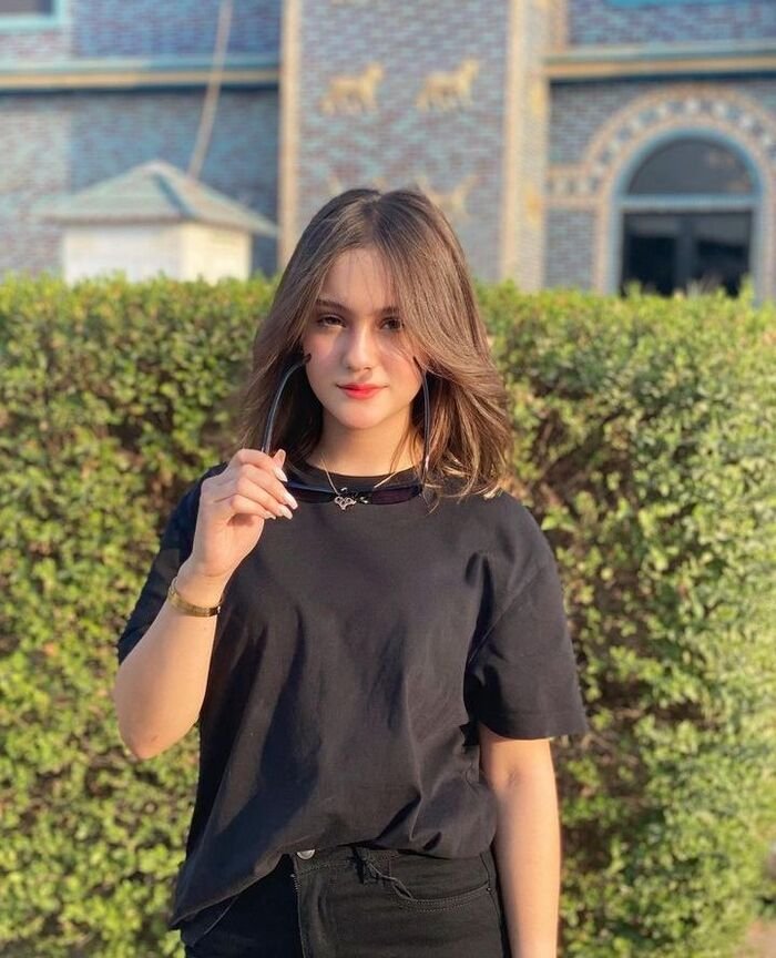 simple girl pic 11