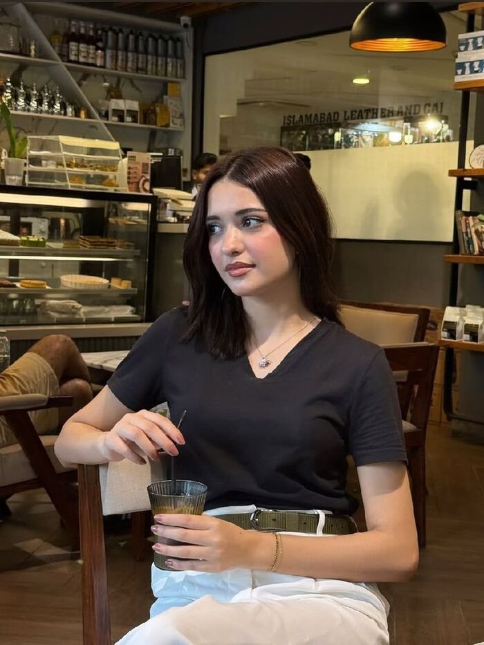 simple girl pic 8