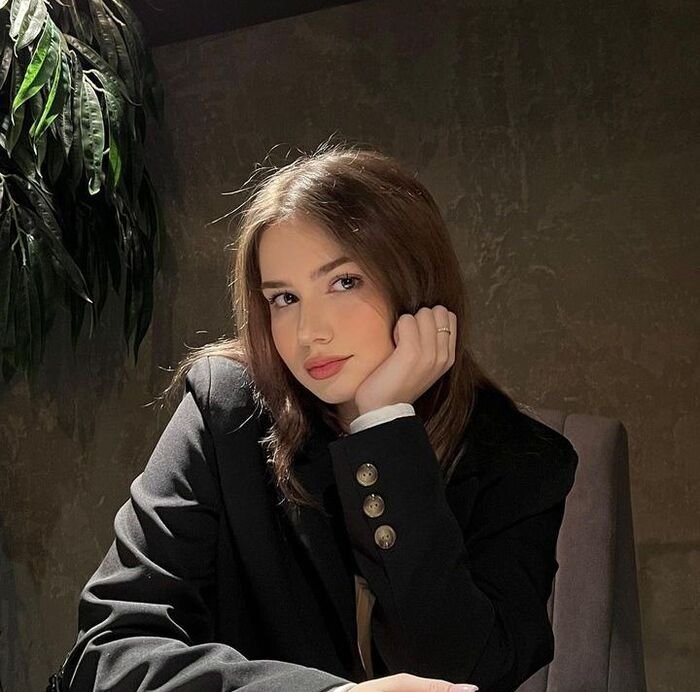 simple girl pic aethetic beautiful
