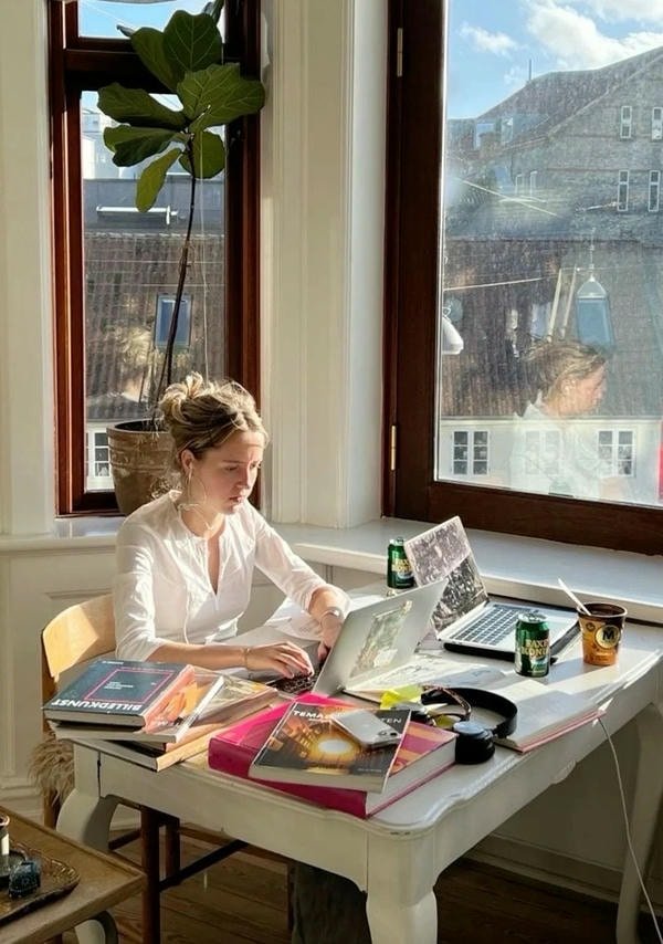 aesthetic study girl dp in cozy indoor setting.