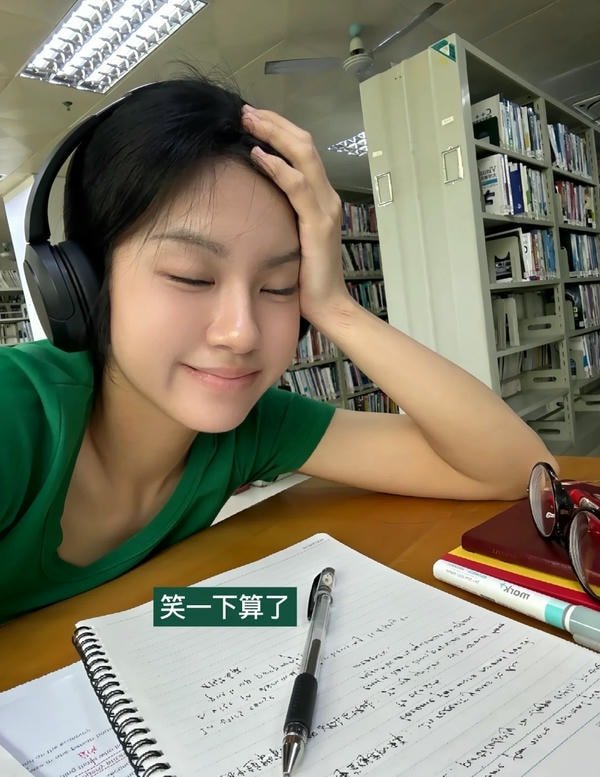 aesthetic study girl dp under morning sunlight.