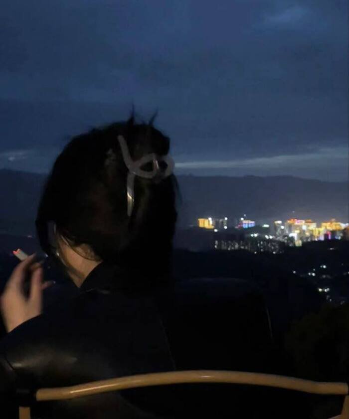 aethetic hd smoking girl dp full hd