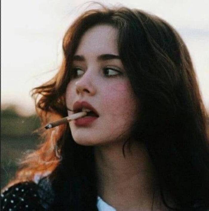 aethetic hd smoking girl dp