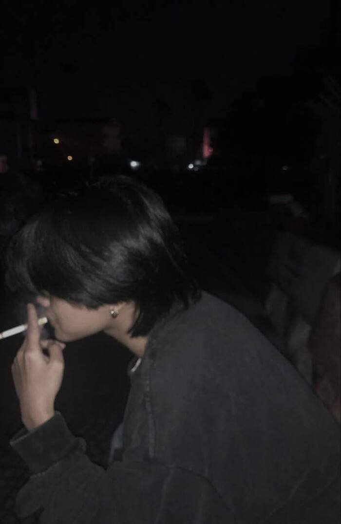 aethetics image smoking girl dp hd