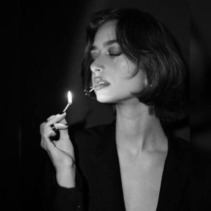 aethetics photo smoking girl dp
