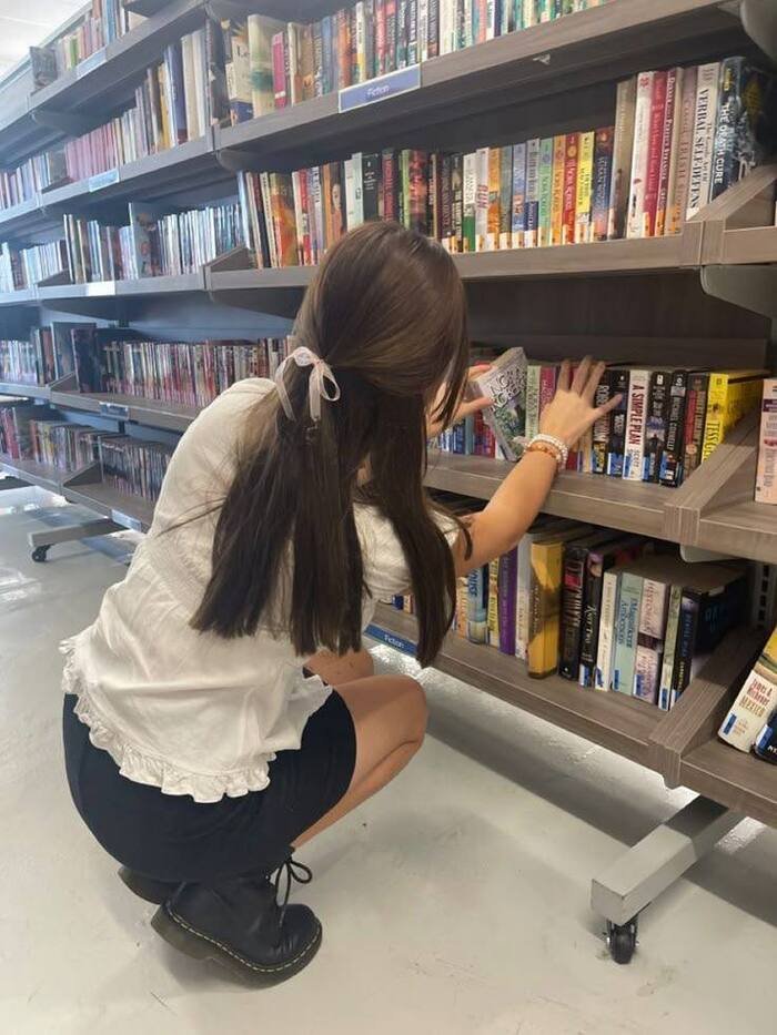 aethetics smart girl dp