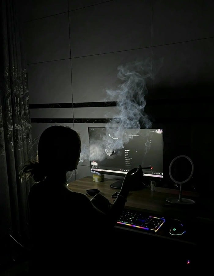 beautiful smoking girl dp for strong personality.