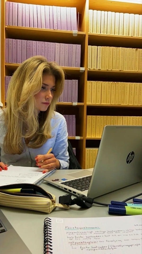 beautiful study girl dp showing focus and passion.