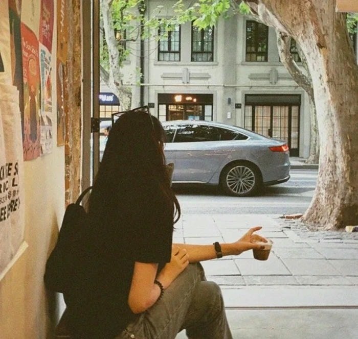 beautiful stylish dp for girls showing elegance.