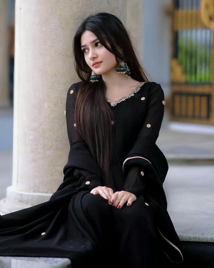 beautiful suit girl dp for classy profile picture.