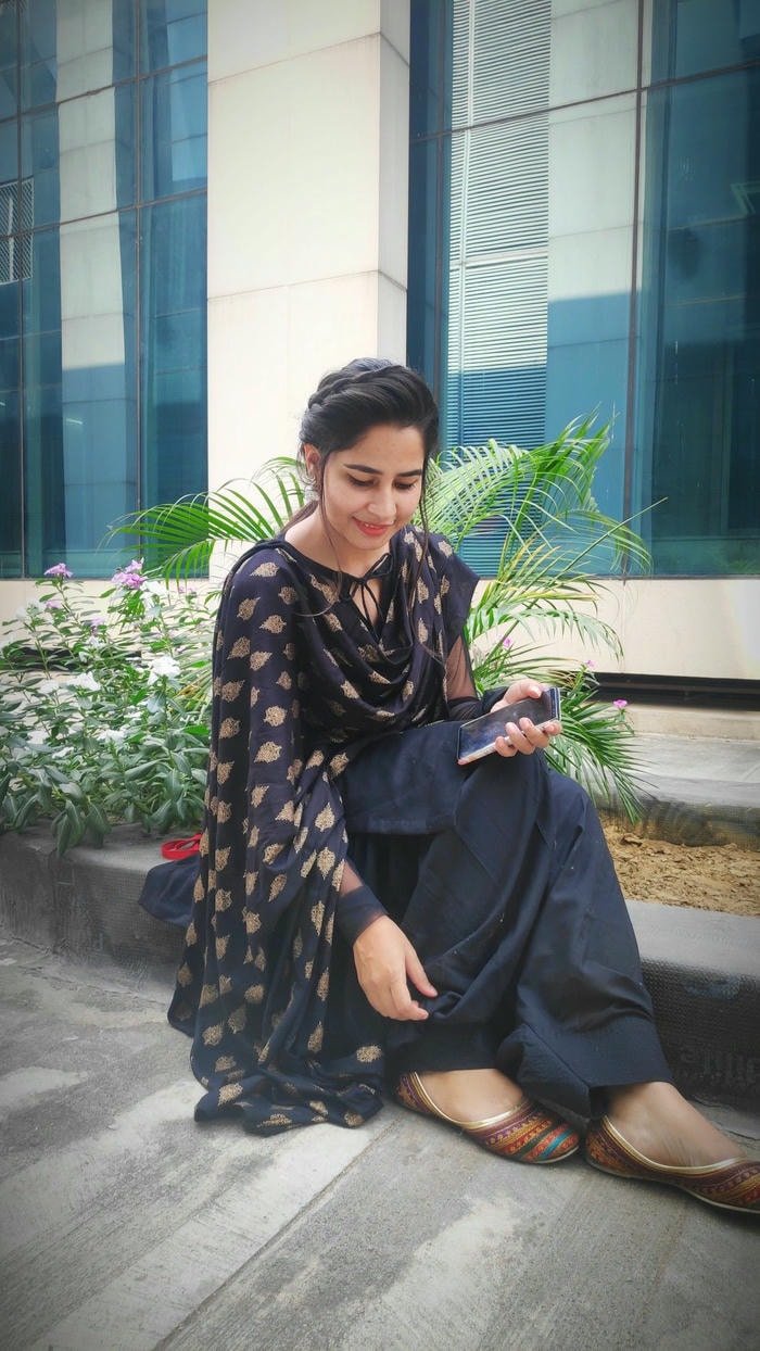 beautiful suit girl dp for classy women profiles.