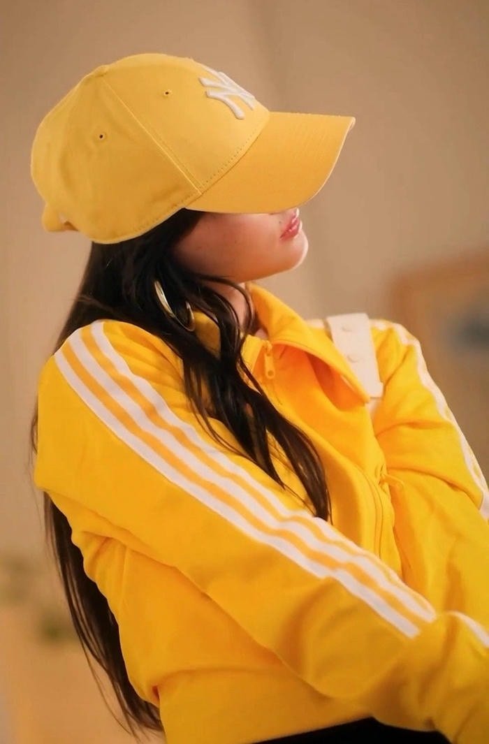 classy stylish dp for girls with minimal background.