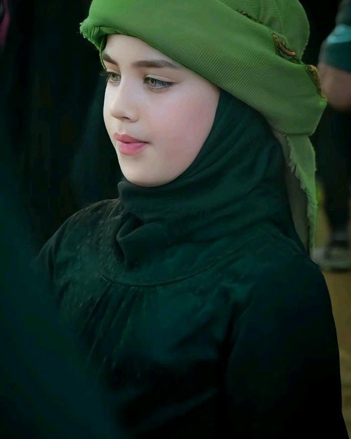 cool stylish dp for girls in modern portrait style.