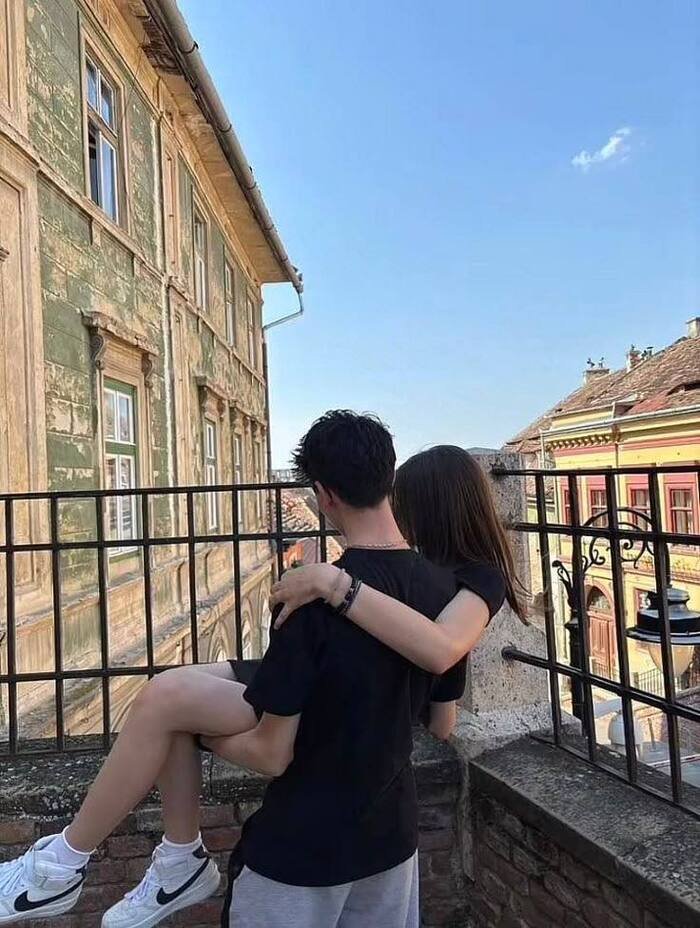 couple hug dp image full hd