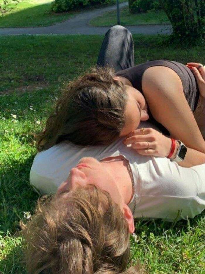 couple hug dp photo