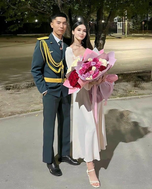 creative army couple dp concept for romantic theme. (2)