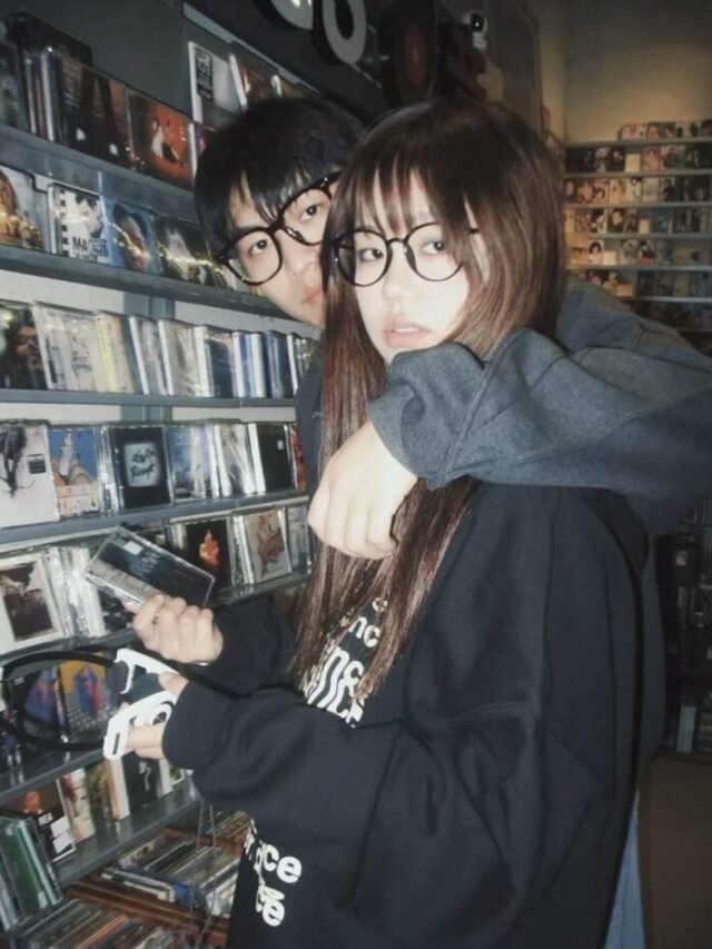 201+ Couple Pic DP Photos Cute and Romantic Collection