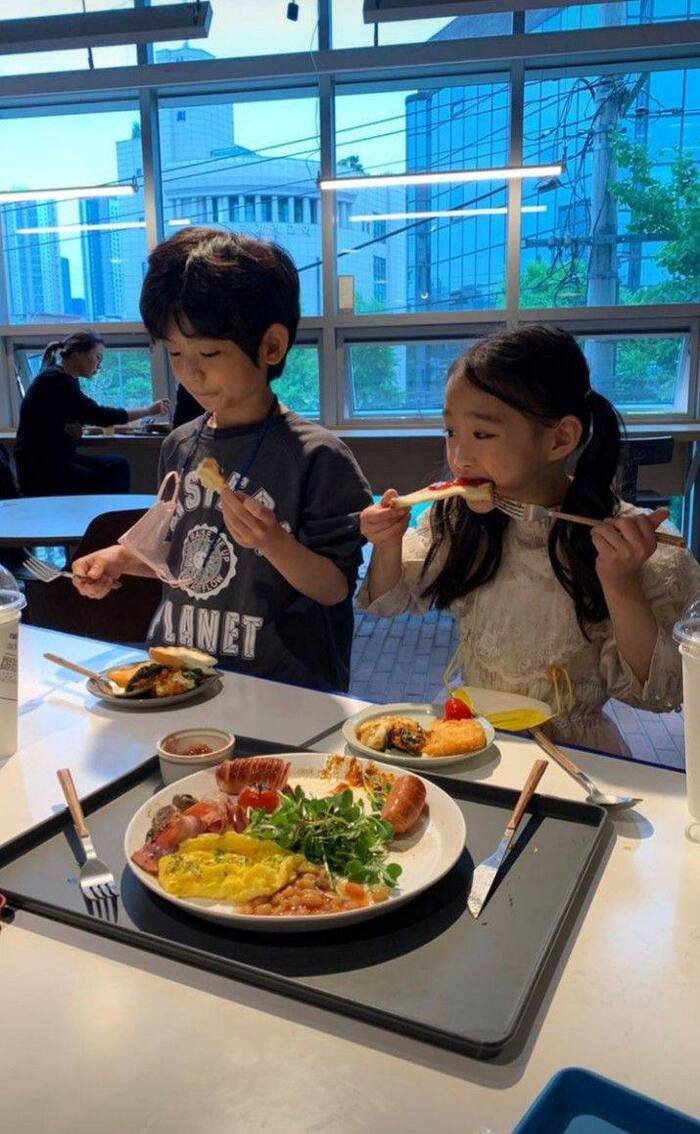 cute baby couple dp image