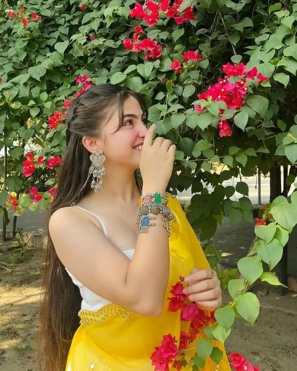 cute smart girl dp with glasses and neat hair.