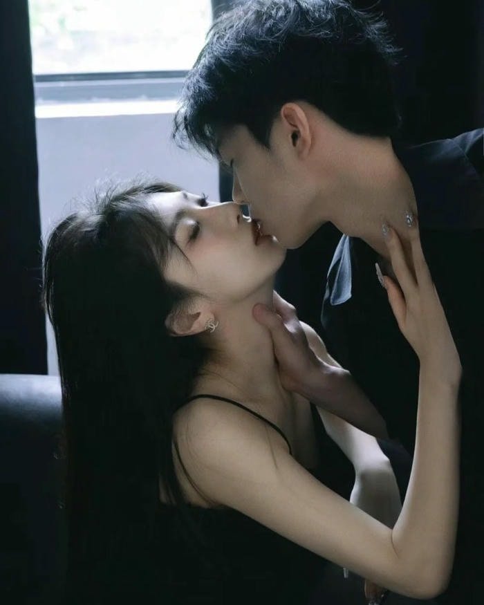 deep love couple pic dp