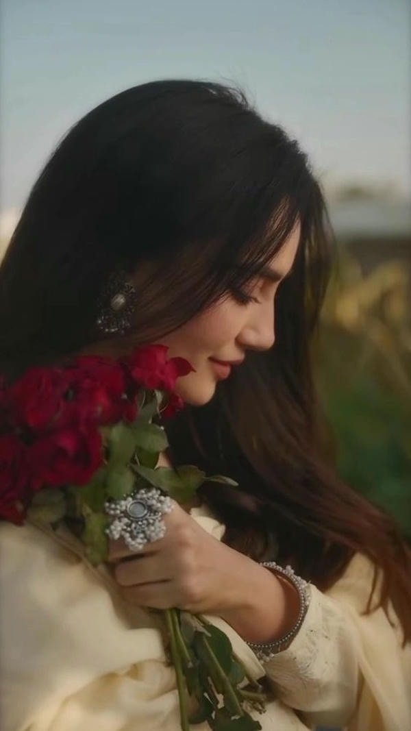 elegant smart girl dp with creative lighting.