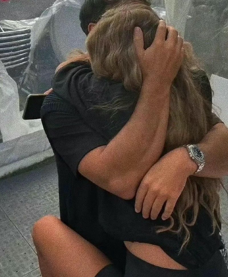 emotional couple dp for romantic mood