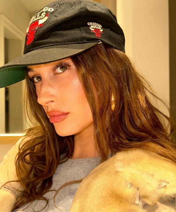 fashionable smart girl dp with calm smile.