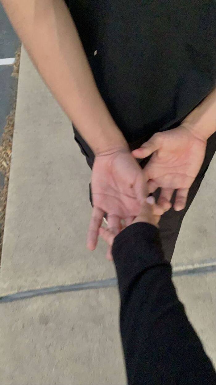 full hd couple hands dp image